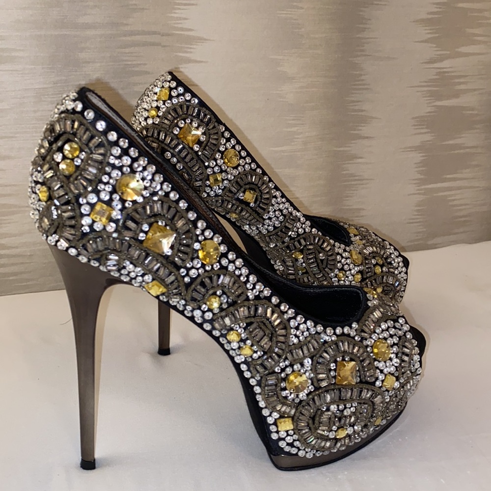 Stunning crystal heels. - Picture 3 of 11